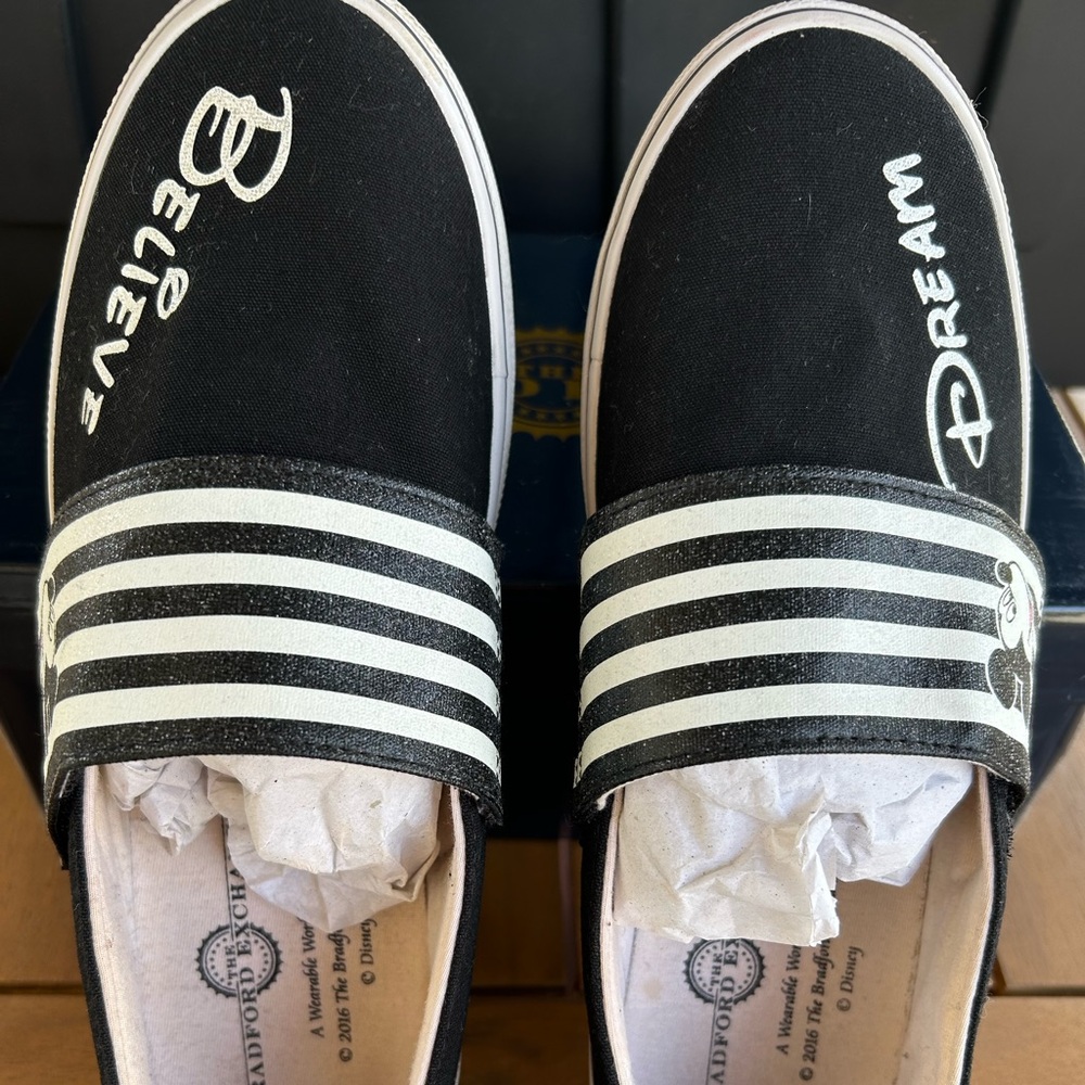 Disney / Bradford Exchange Mickey Mouse shoes. 
Size 7.